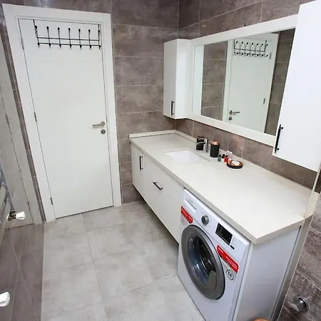 Lovely 1-bedroom Near Mall Of Διαμέρισμα *